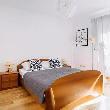 Apartment Illyria Old Town By Duhomes
